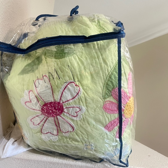 Pottery Barn Girl’s Pink Twin Floral‎ Embroidered Quilt - Picture 1 of 14